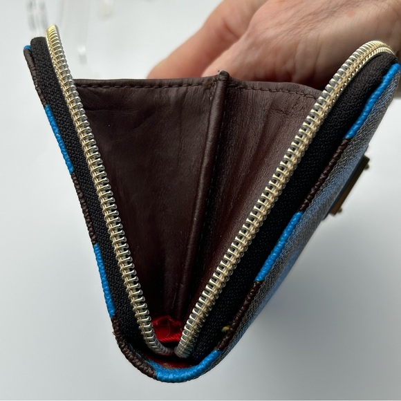 Dooney & Bourke BROWN with Blue Chevron Zip Around Wallet NWOT - Picture 5 of 12